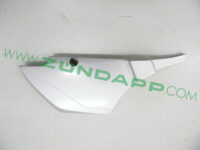 Zijdeksel  links, met slotgat.  zilver  70