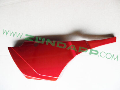Zijdeksel  links, met slotgat.  metallic  rood  74